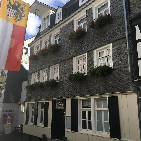 Han/Misafirhane Gastehaus In *